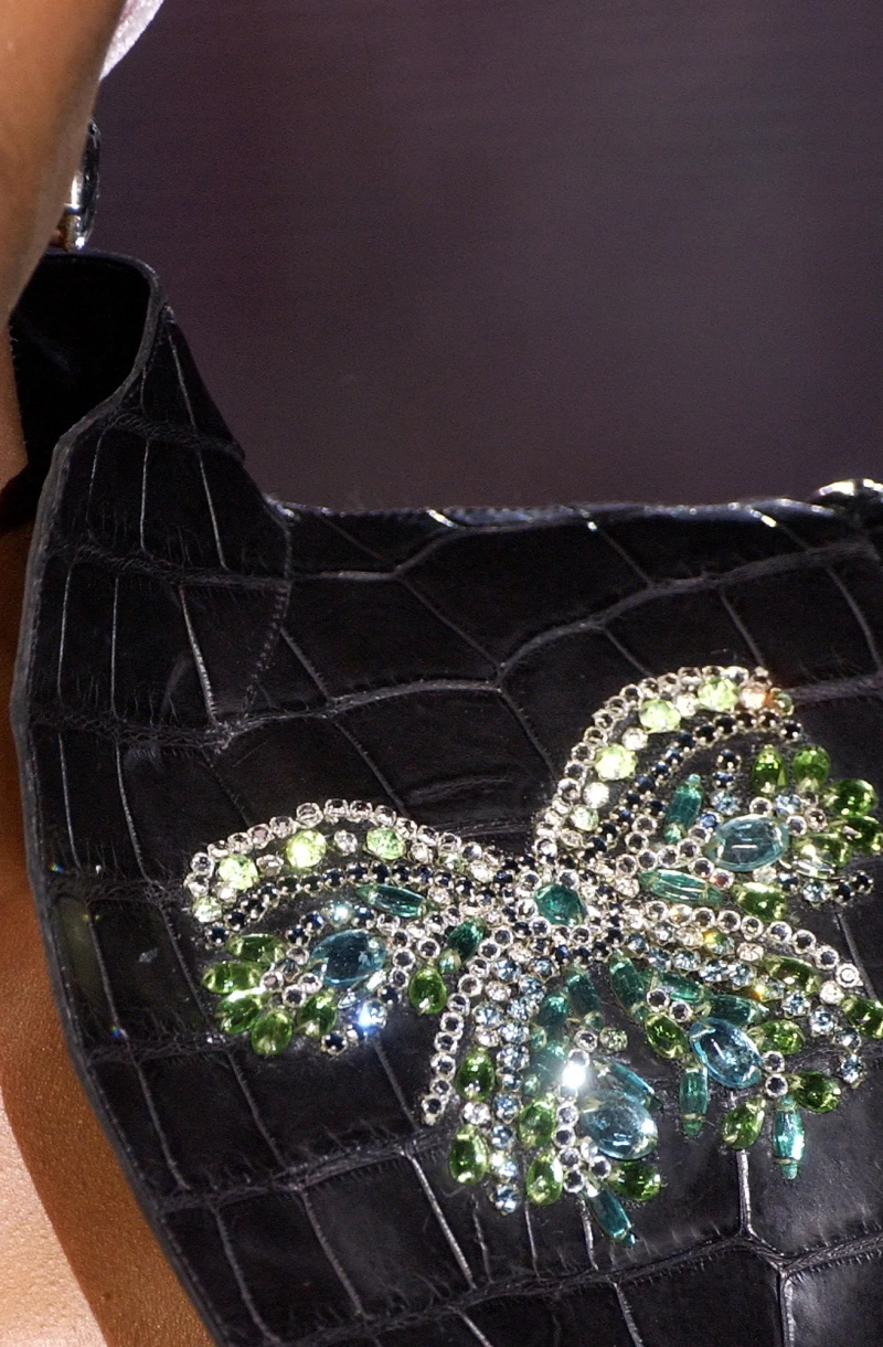 valentino-fall-2003-couture-details-00230h.webp