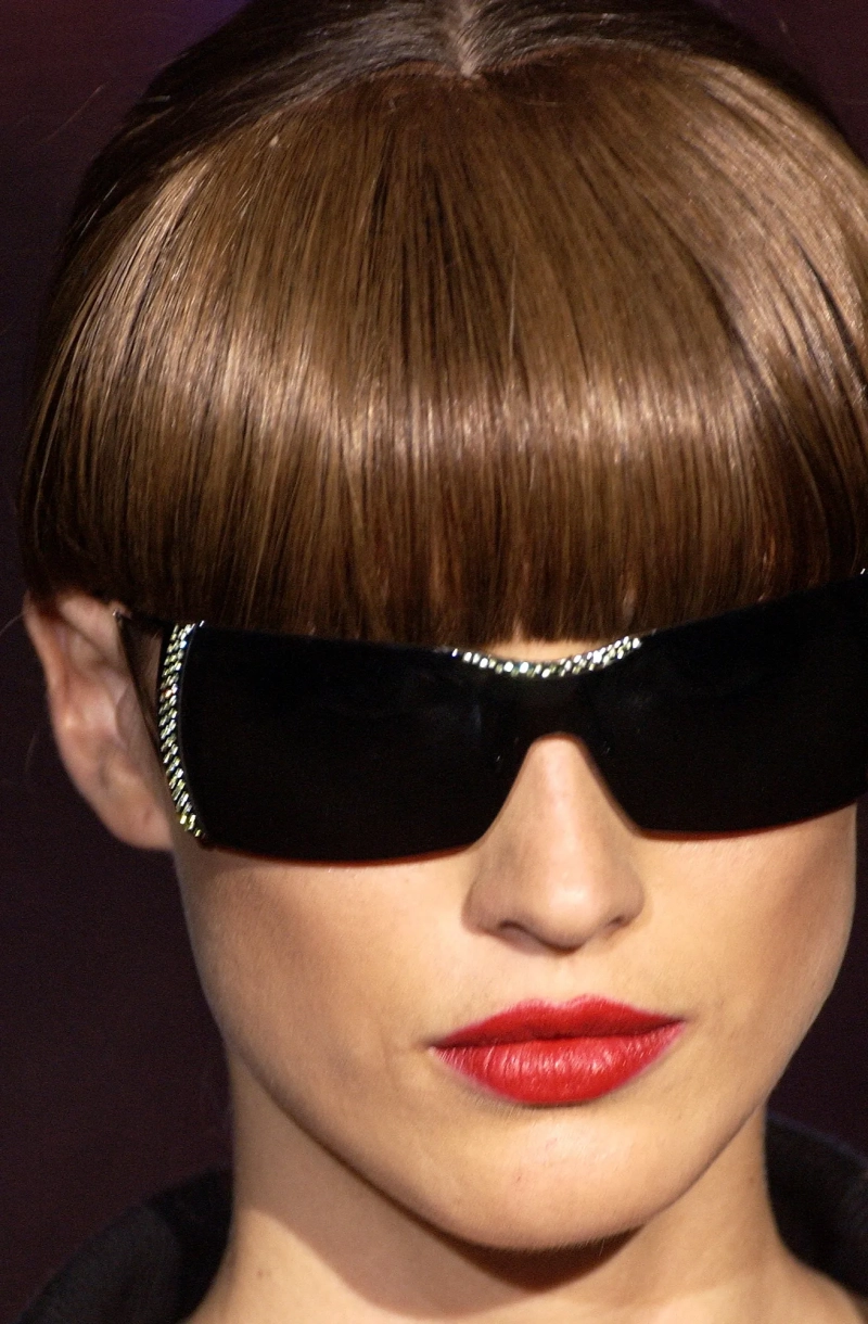 valentino-fall-2003-couture-details-00210h-michelle-alves.webp
