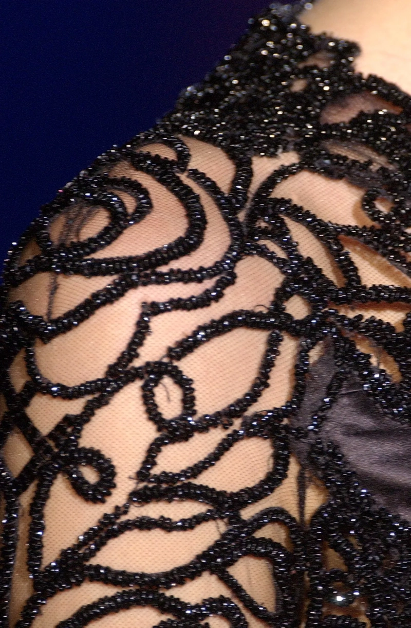 valentino-fall-2003-couture-details-00450h.webp