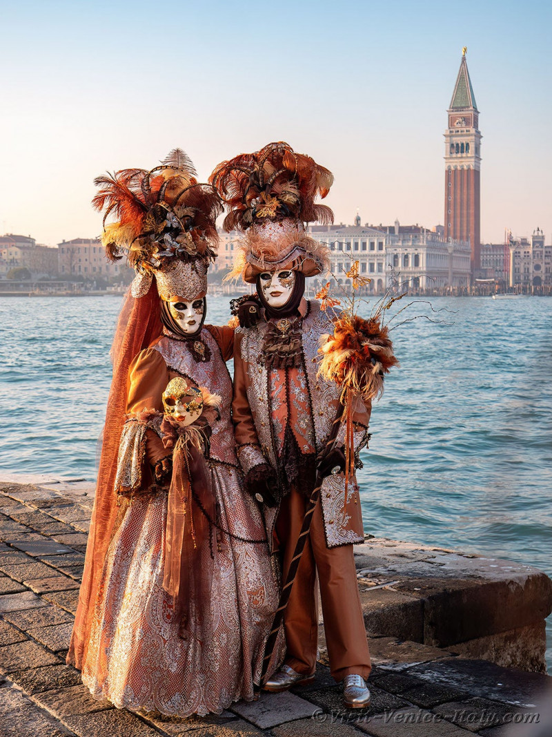 venice-carnival-mask-costume-san-giorgio-maggiore-095.jpg