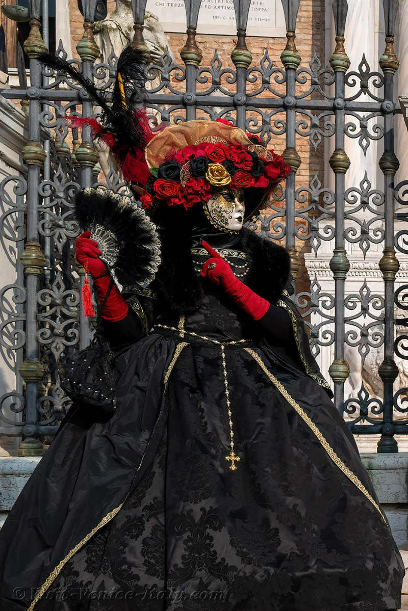 carnival-venice-2024-costume-masks-216.jpg