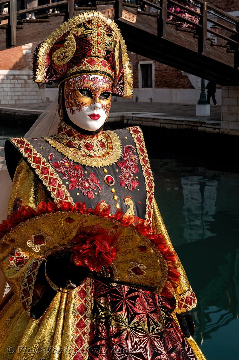 carnival-venice-2024-costume-masks-643.jpg