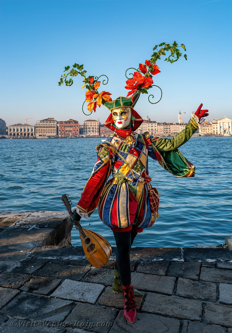 venice-carnival-mask-costume-san-giorgio-maggiore-222.jpg