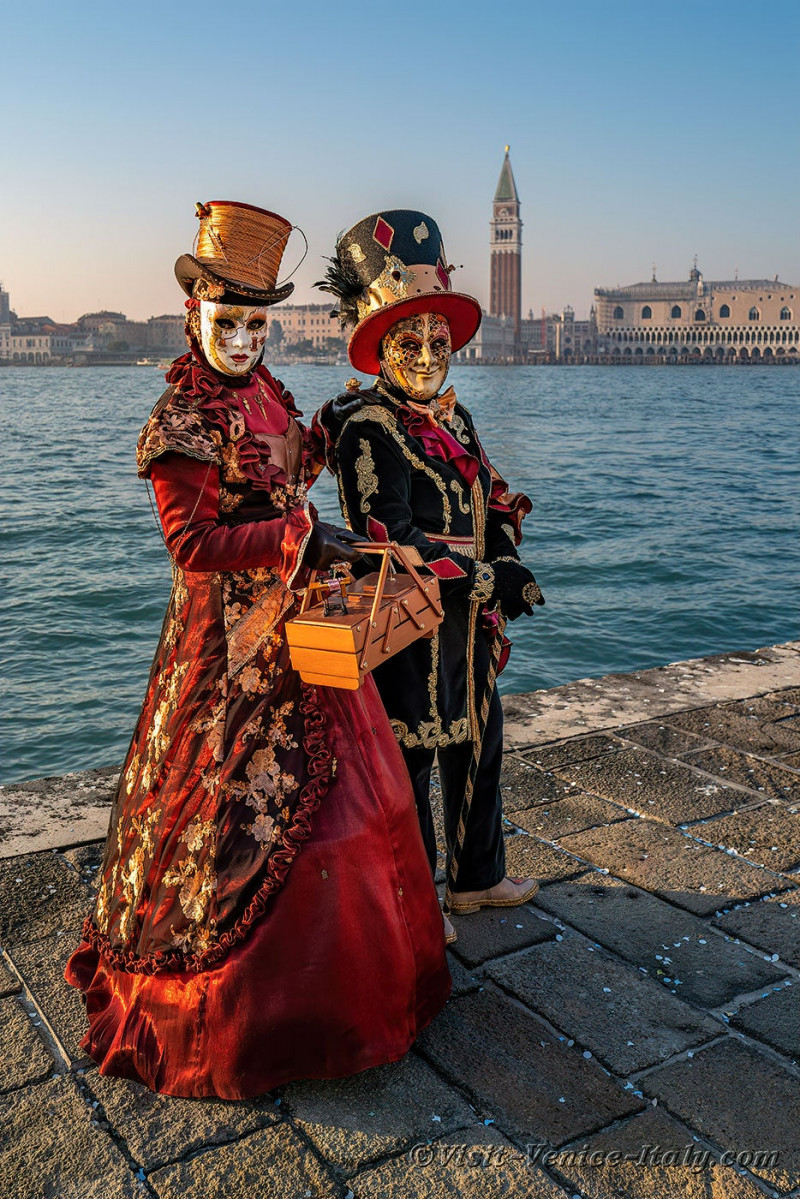 venice-carnival-mask-costume-san-giorgio-maggiore-054.jpg