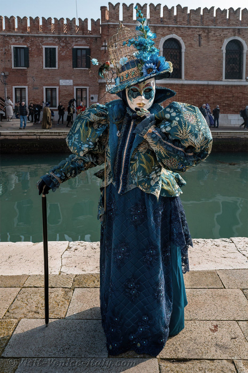 carnival-venice-2024-costume-masks-707.jpg