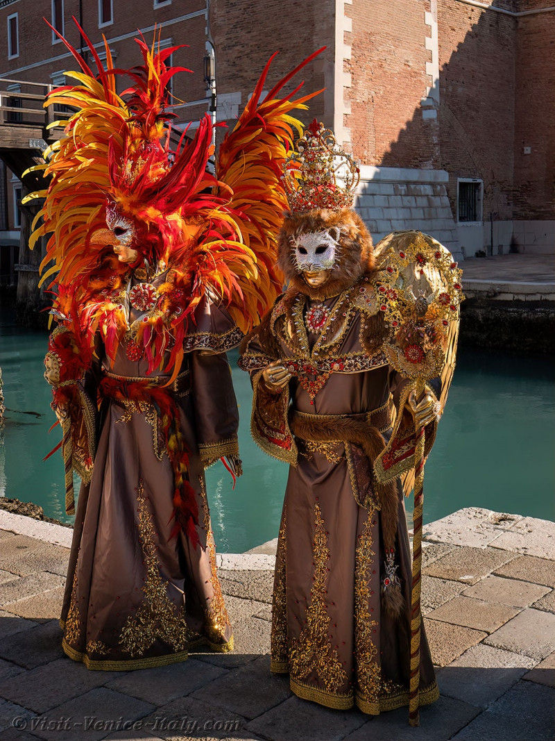 venice-carnival-mask-costume-arsenal-325.jpg