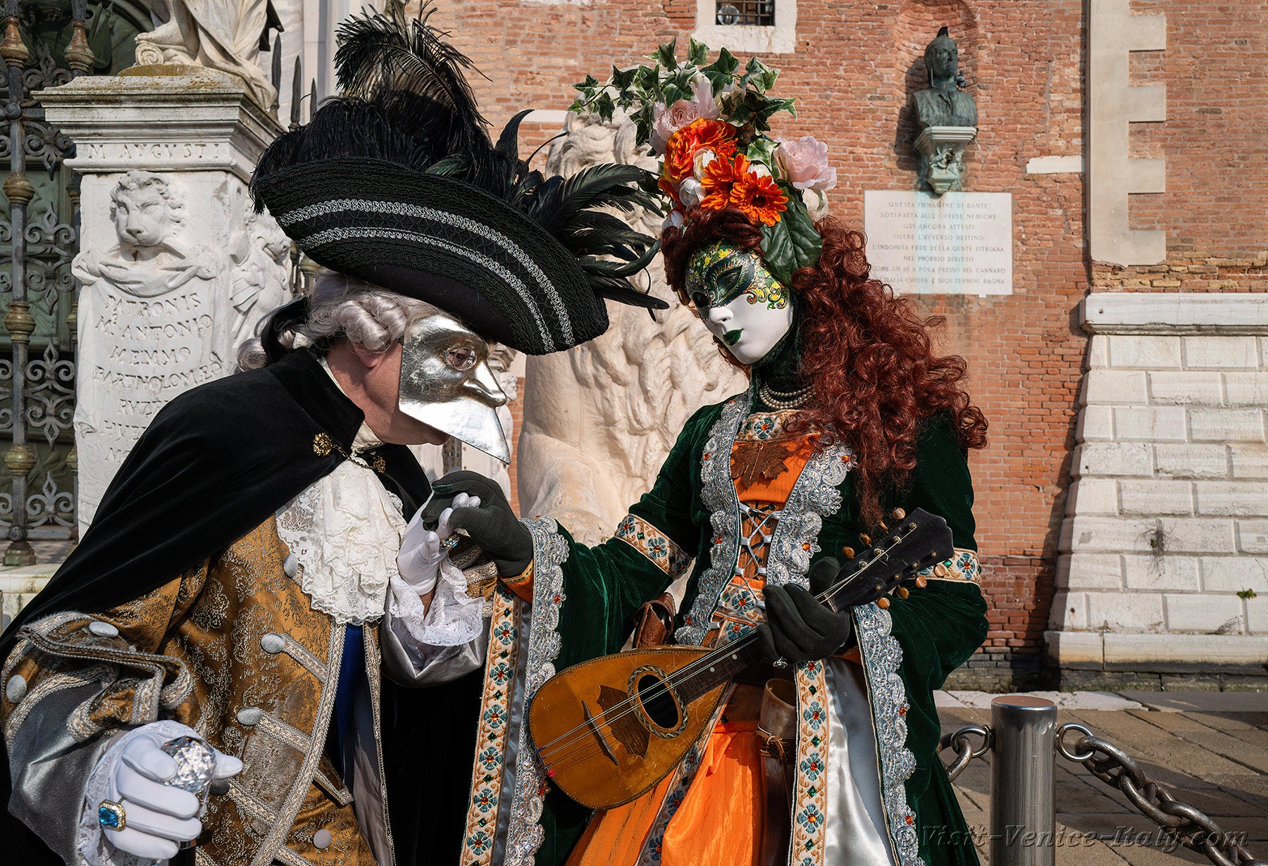 carnival-venice-2024-costume-masks-338.jpg