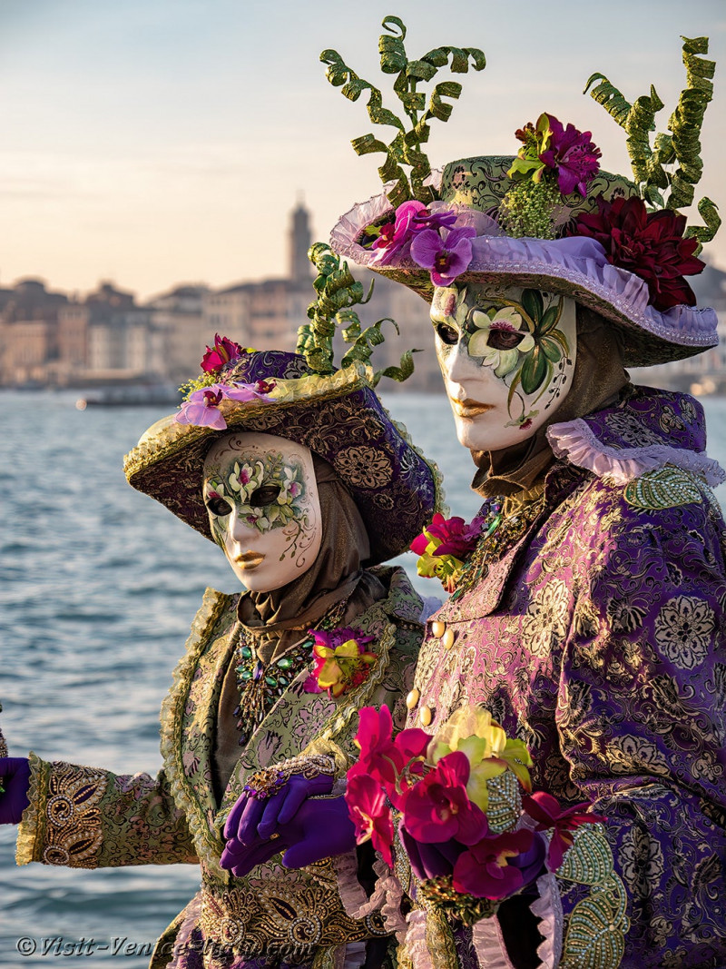 venice-carnival-masks-costumes-056.jpg