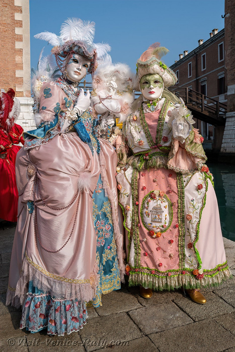 carnival-venice-2024-costume-masks-693.jpg