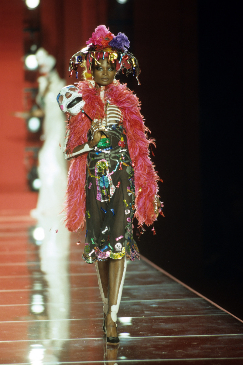 CHRISTIAN-DIOR-FALL-2000-HC-25.jpg