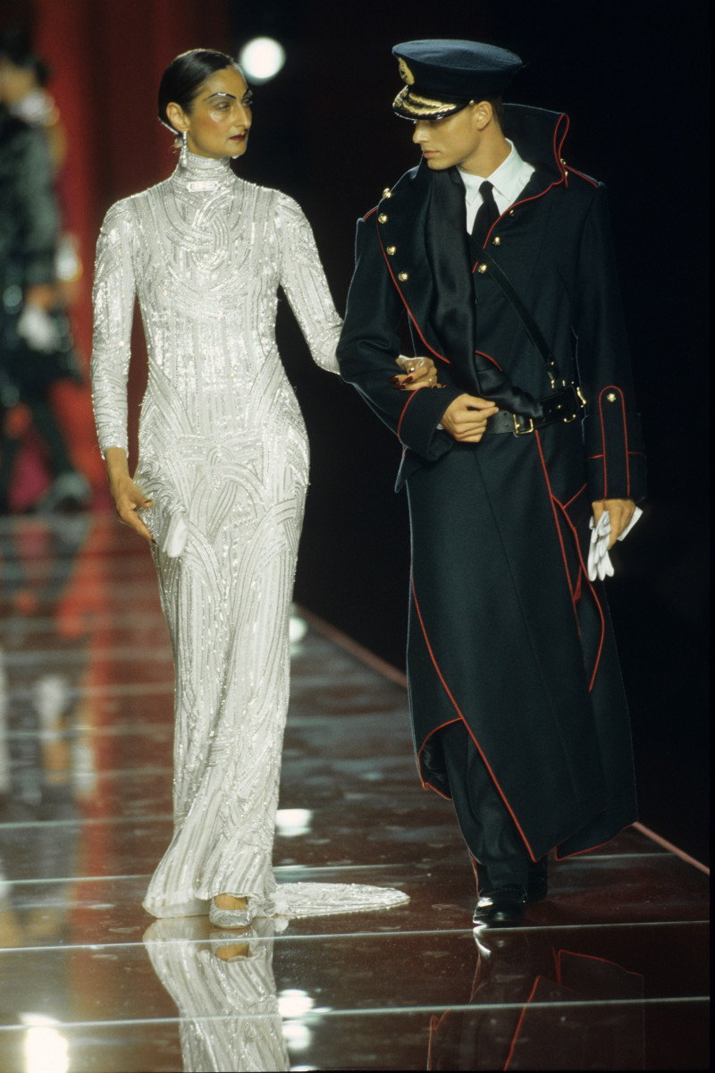 CHRISTIAN-DIOR-FALL-2000-HC-12.jpg