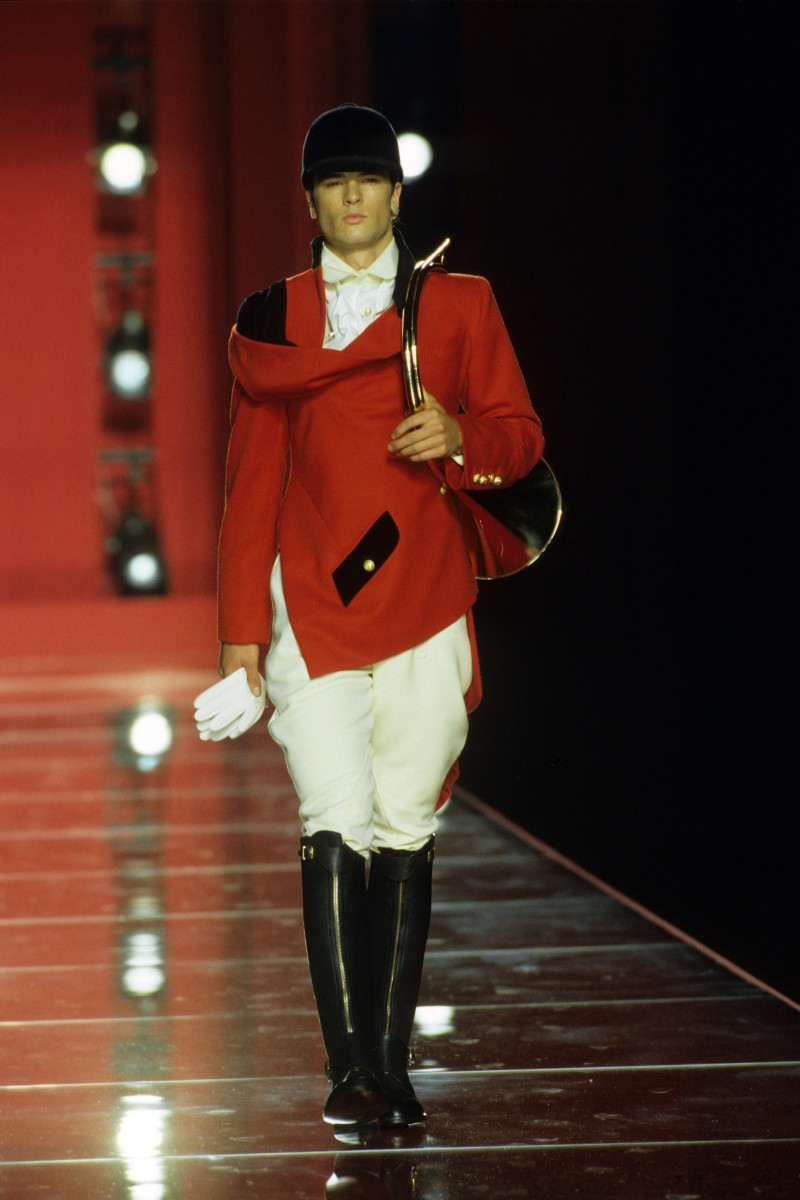CHRISTIAN-DIOR-FALL-2000-HC-15.jpg