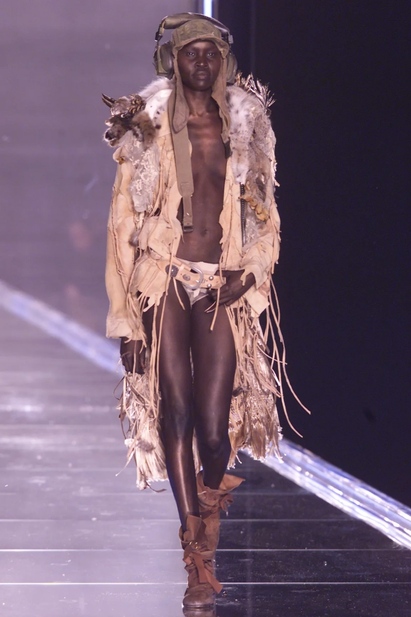 christian-dior-spring-2001-couture-027-alek-wek.webp