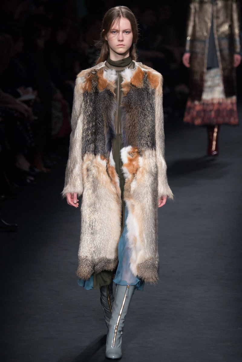 027-valentino.jpg