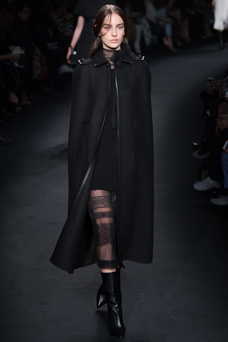 030-valentino.jpg
