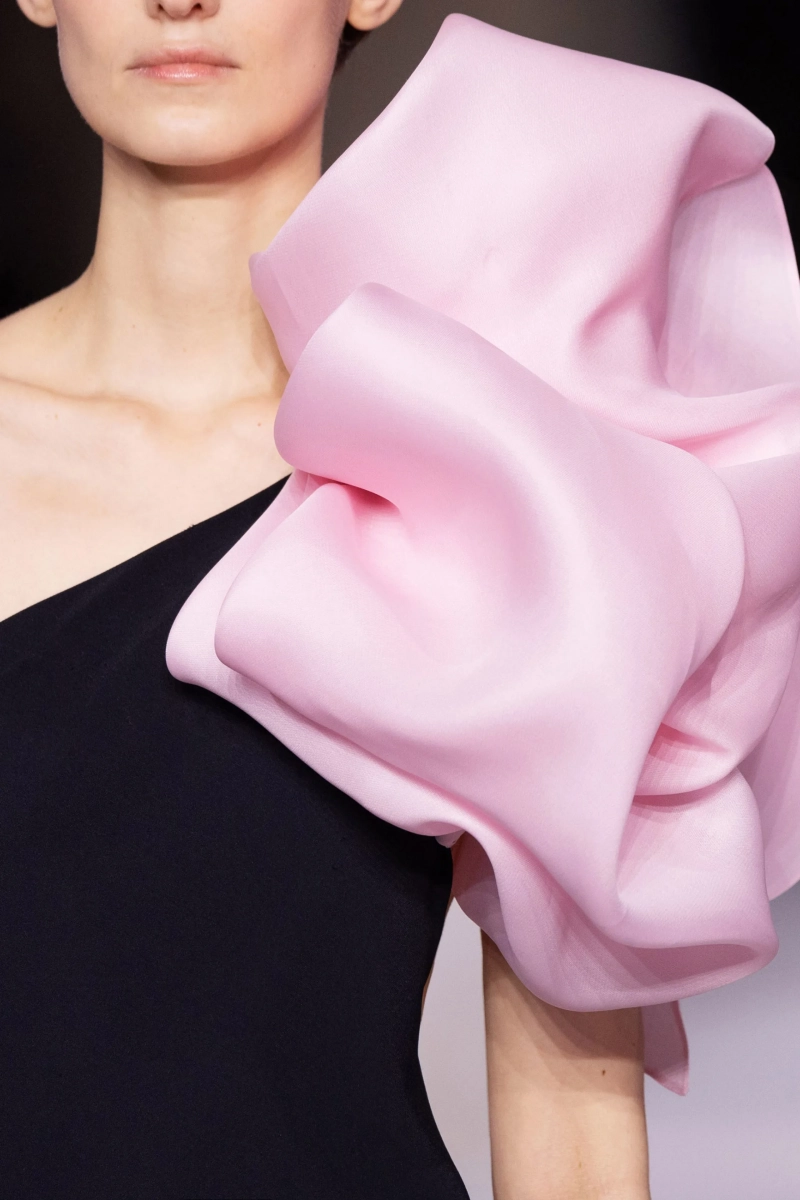 00017-celia-kritharioti-spring-2025-couture-details-credit-brand.webp