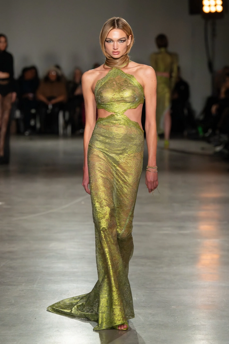 00017-christian-siriano-fall-2026-ready-to-wear-credit-gorunway.webp