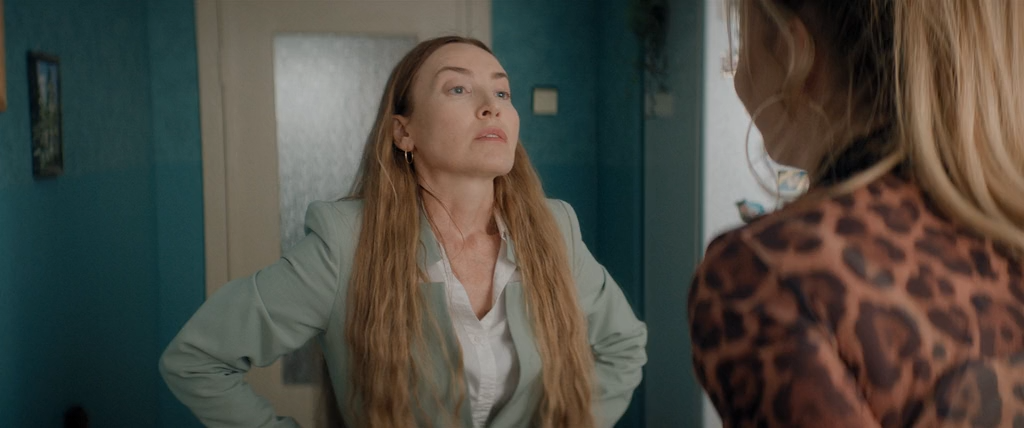 Трёшка.S01E01.WEB-DLRip.x264.seleZen.mkv_snapshot_16.42.png