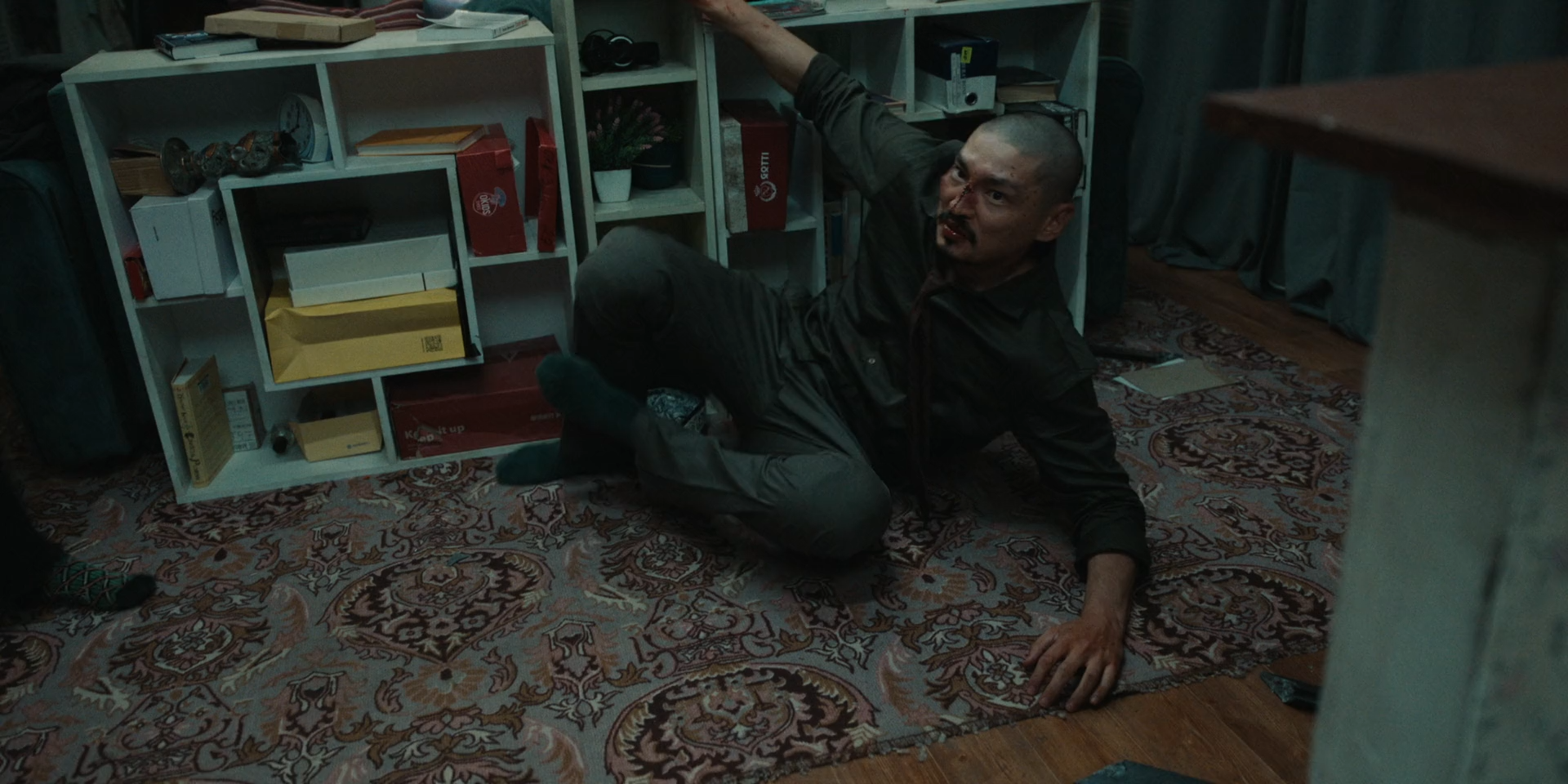 Ауру 2025 WEB-DL 1080p.mkv_snapshot_01.04.49.png