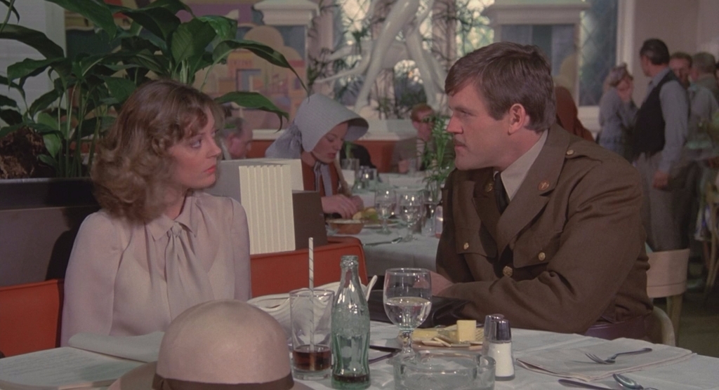 Другая сторона полуночи.1977.BDRip AVC msltel.mkv_snapshot_01.04.39.705.jpg