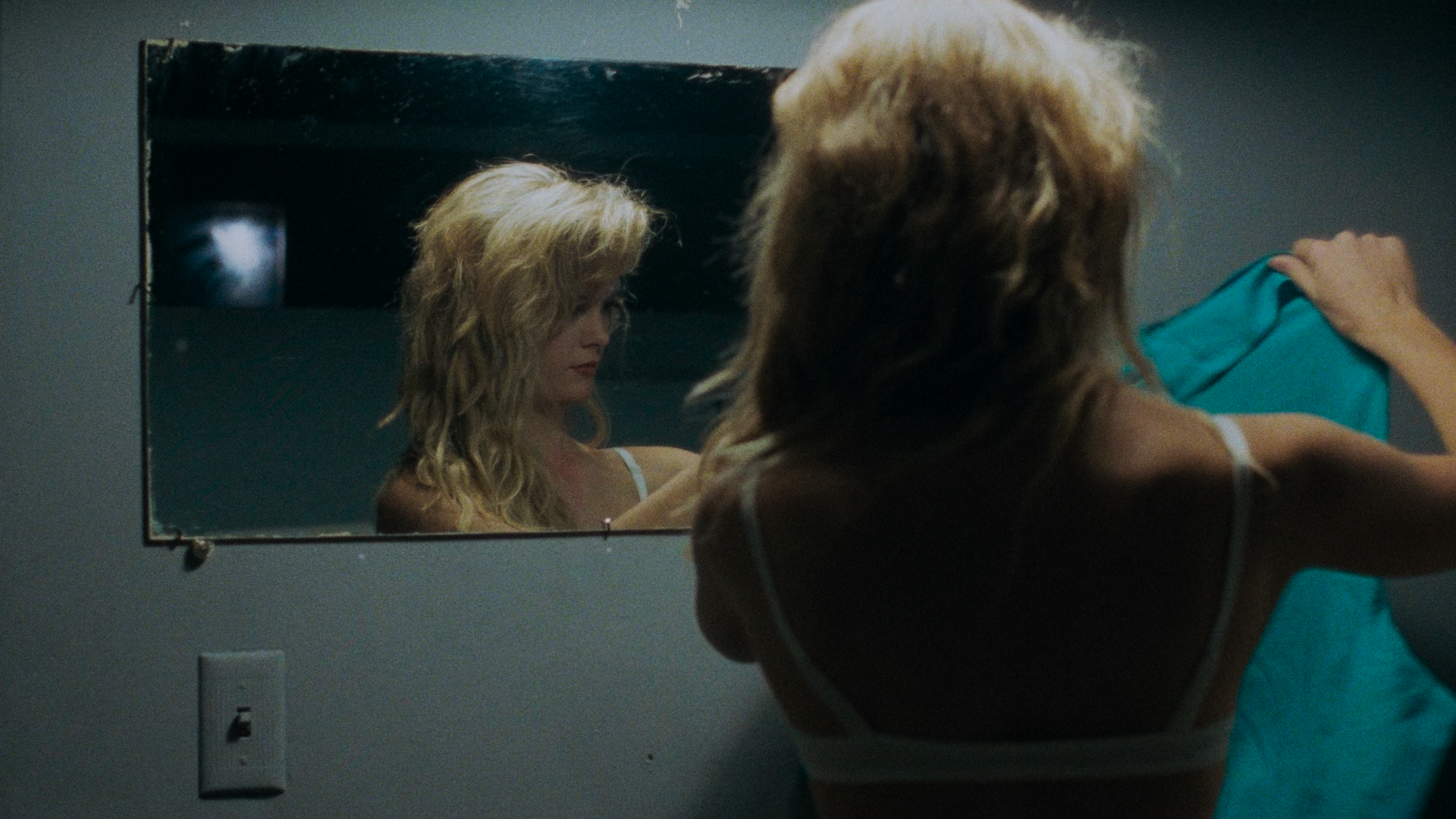 Intruder (1989).mkv_snapshot_00.36.49.png