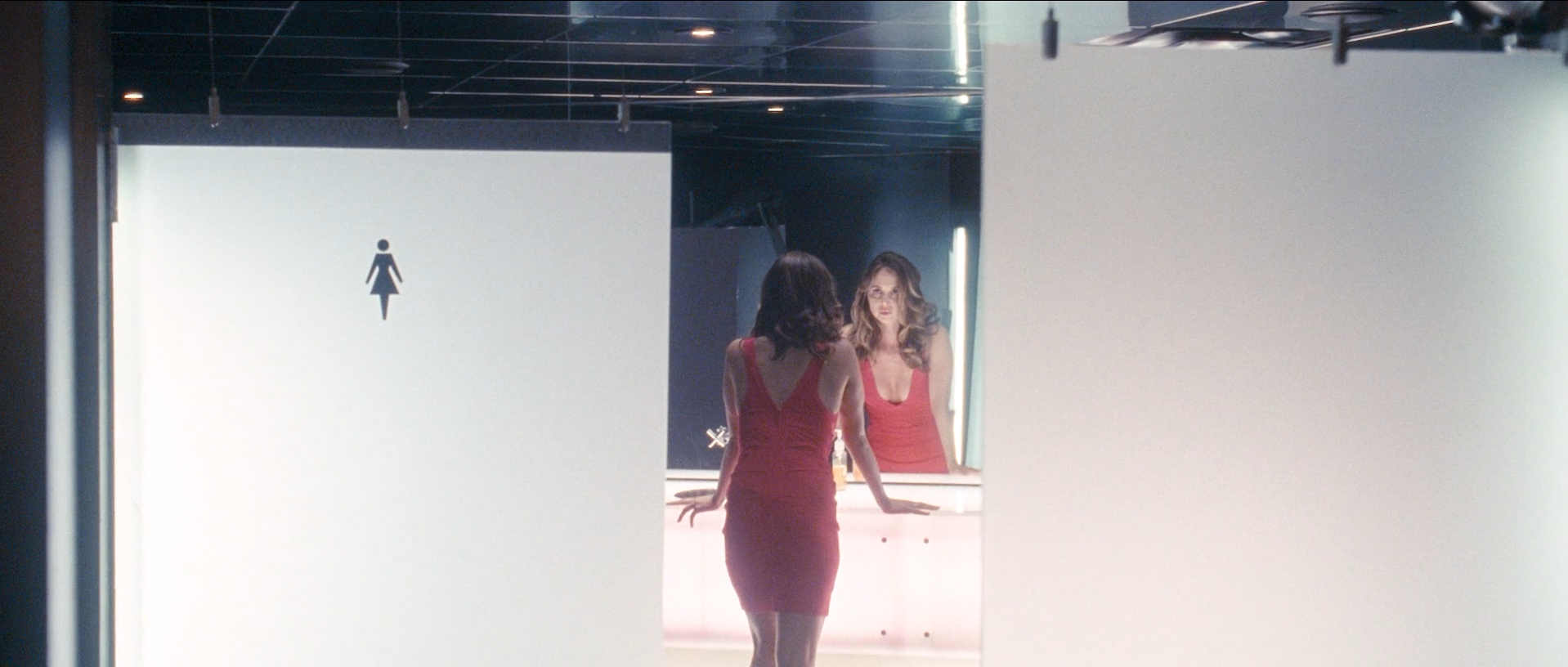 Locked.In.2010.WEB.1080p.AMZN-ylnian.mkv_snapshot_00.57.29.188.png