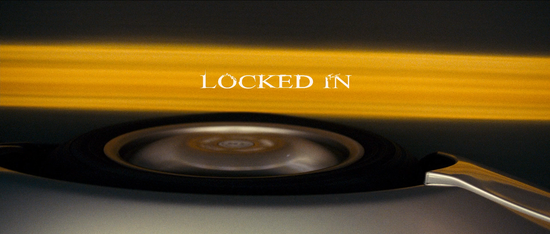 Locked.In.2010.WEB.1080p.AMZN-ylnian.mkv_snapshot_00.01.09.736.png