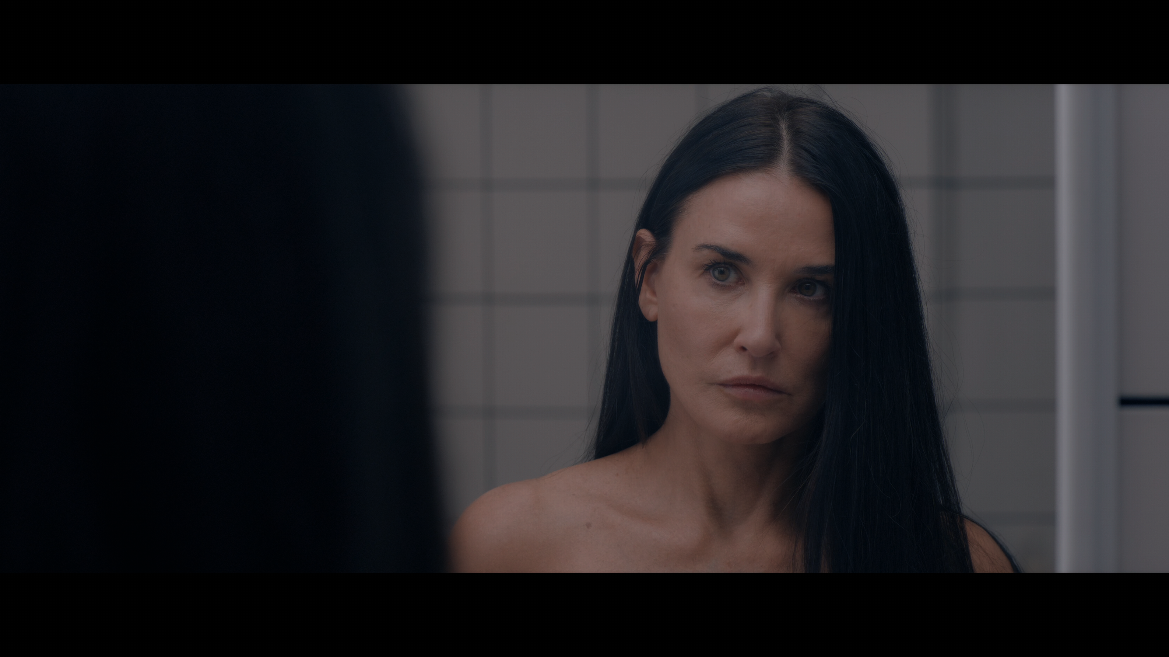 The Substance (2024)-0-23-51-940.png