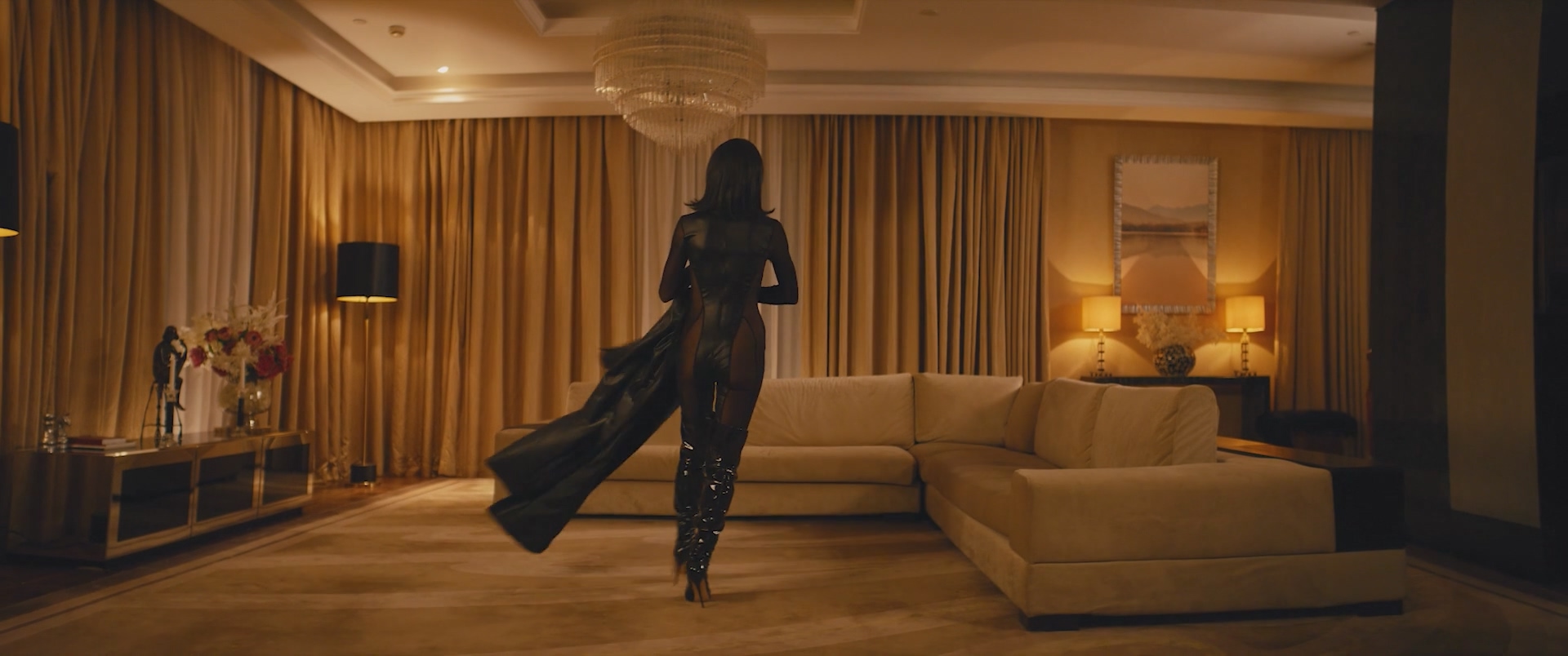 Анна Глаубэ Искусство соблазна II 4 серия (2026) HD 1080.mp4_20260402_090433.297.jpg