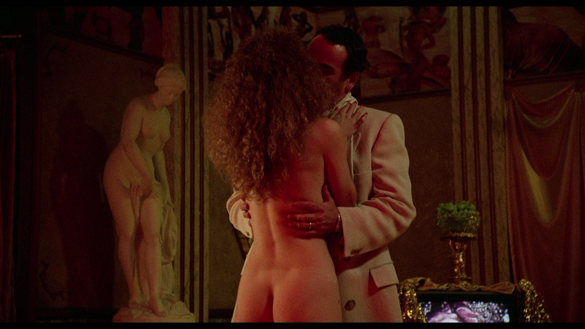 Married.to.the.Mob.1988.Cinematographe.BDRemux.1080p.mkv_20260418_075918.874.png