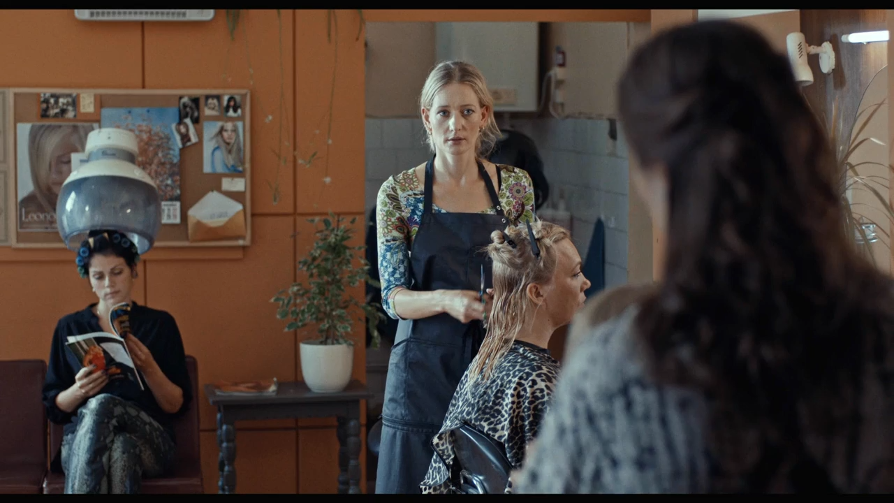 Rain 2020 WEB-DL 720p.mkv_snapshot_00.49.30.png