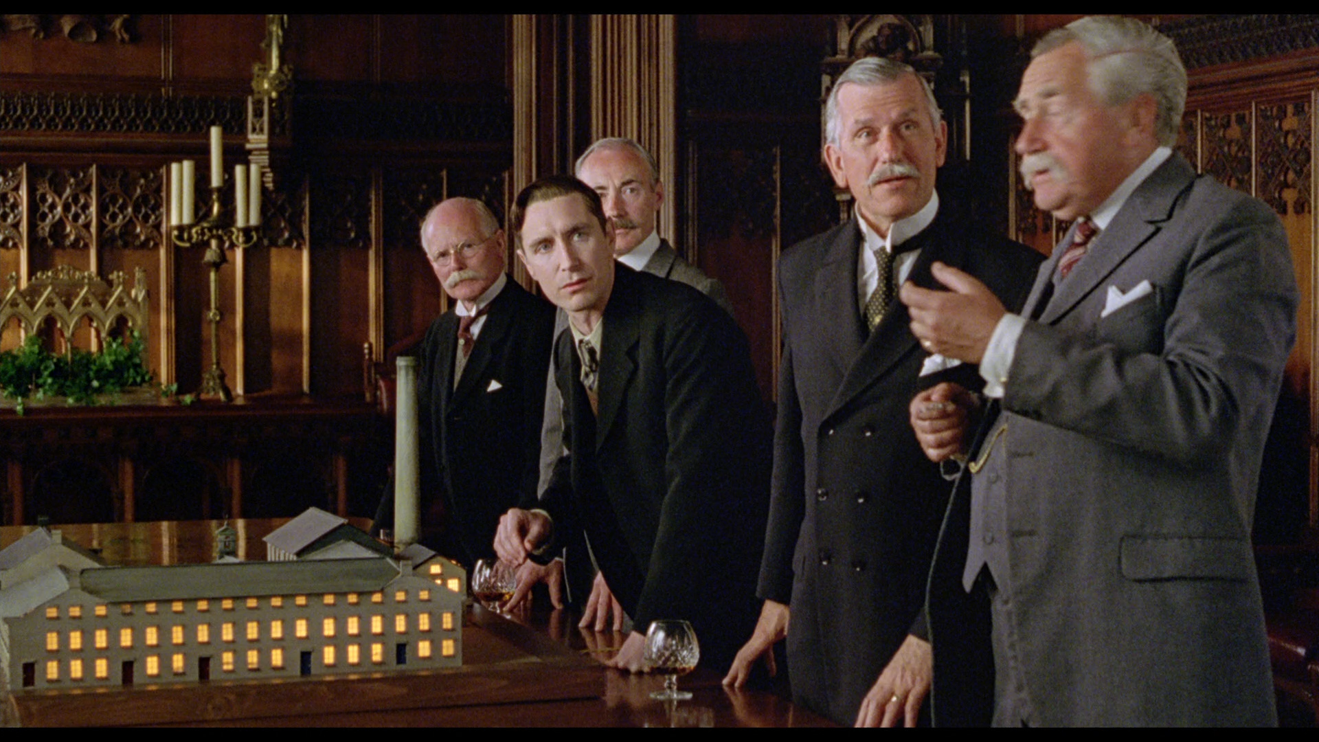 Fairy.Tale.A.True.Story.1997.1080p.BluRay.REMUX.AVC.DTS-HD.MA.5.1-dOwn.mkv_snapshot_00.14.57.png