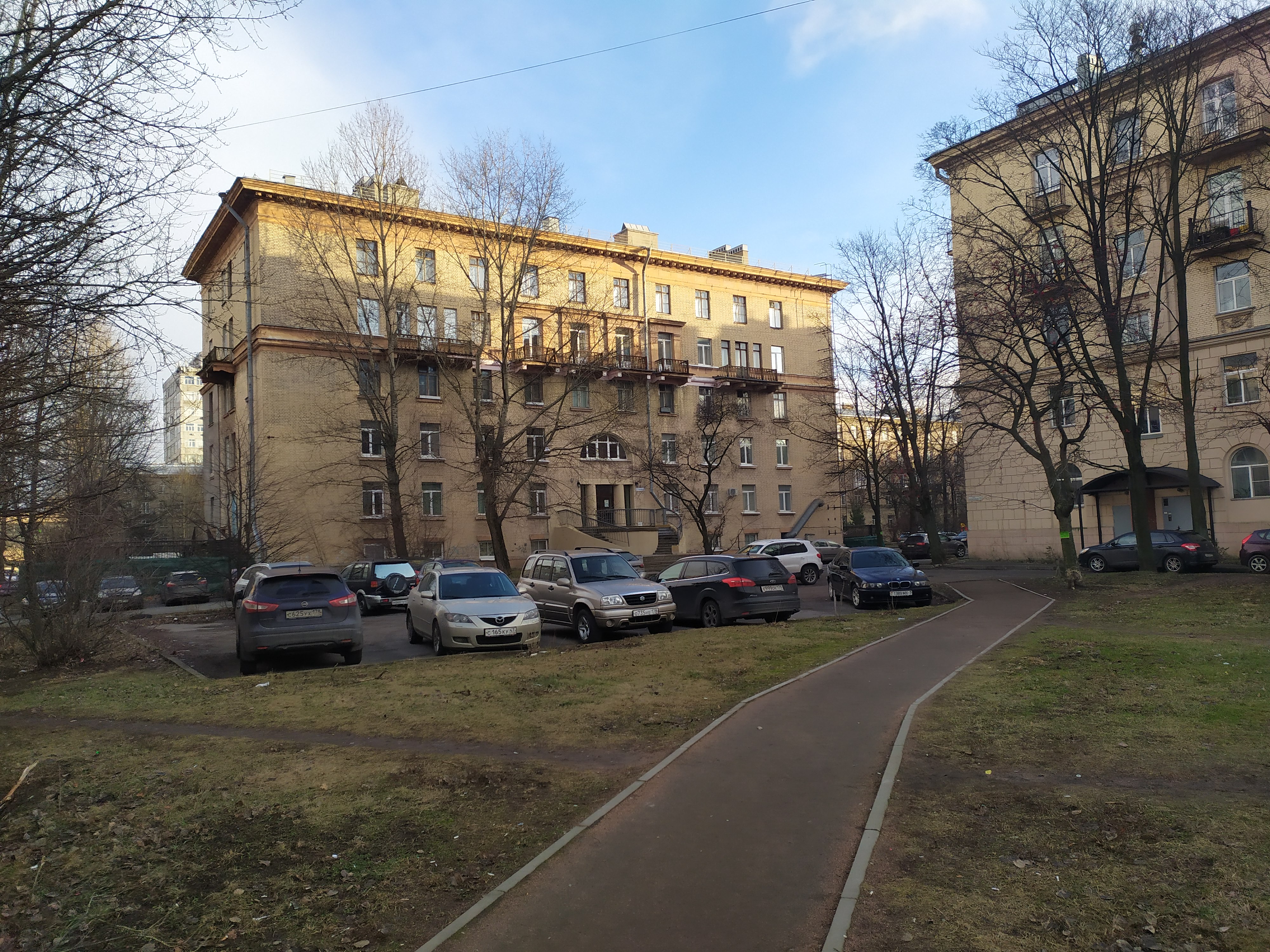  ул. Полярников, 9