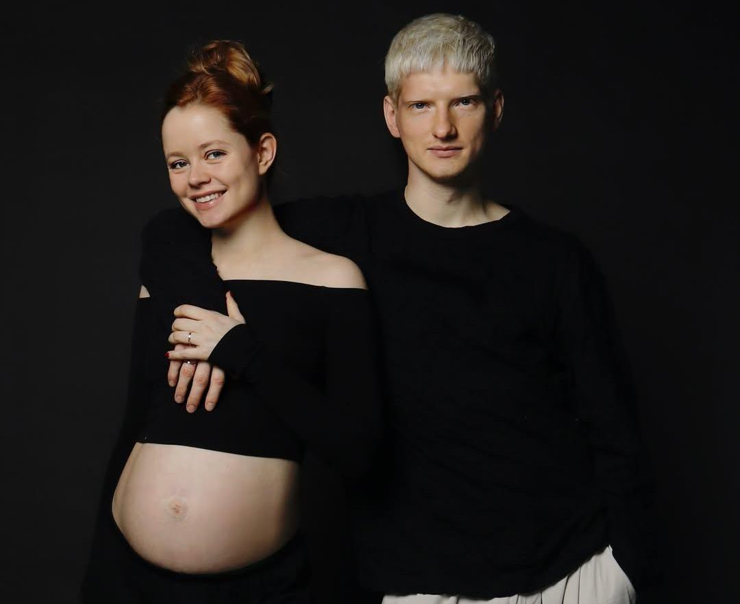 Актеры Мила Ершова и Святослав Рогожан стали родителями: родился сын