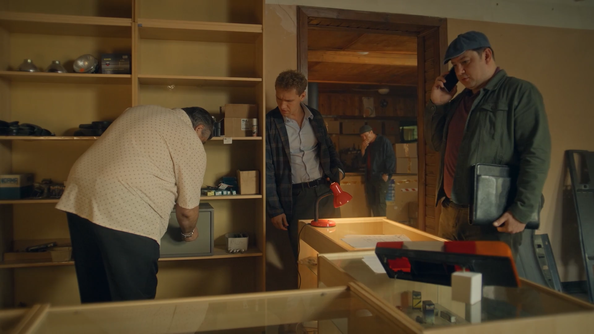Psy.i.volki.S01.E01.2026.WEB-DL.1080p.ExKinoRay.mkv_snapshot_04.38.png