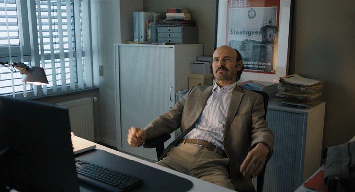 The.Hero.Of.Friedrichstrasse.Station.2025.DUB.BDRip.x264.seleZen.mkv_20260505_145201.931.png