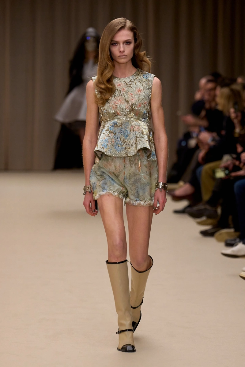 00031-mcqueen-fall-2026-ready-to-wear-credit-gorunway.webp
