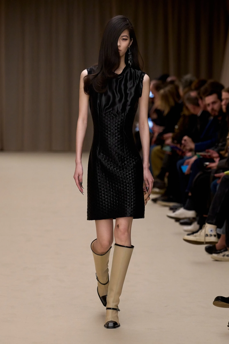 00004-mcqueen-fall-2026-ready-to-wear-credit-gorunway.webp