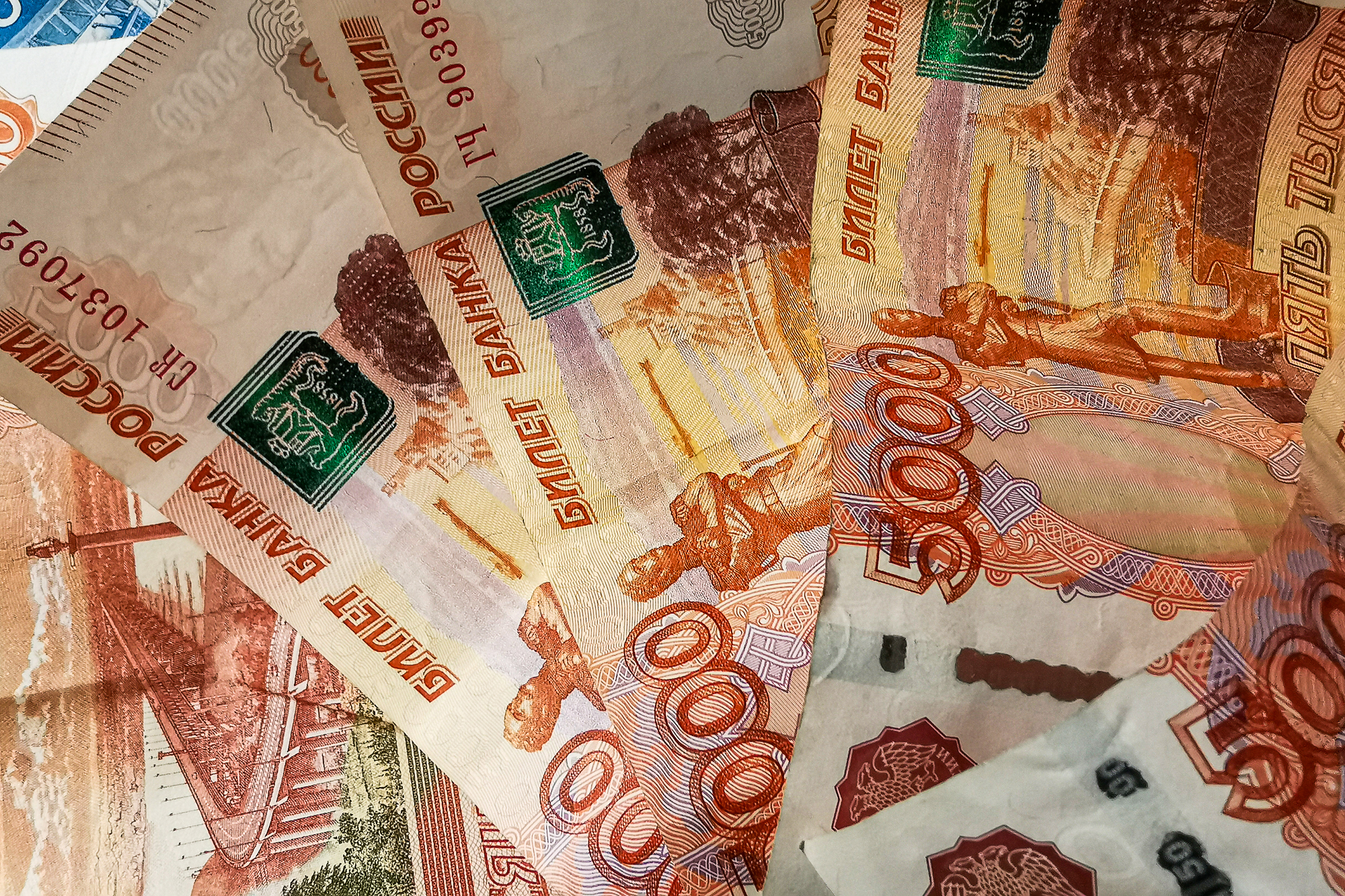 В 2026 году зарплаты россиян увеличатся на 7,9% — что это значит для пермяков?