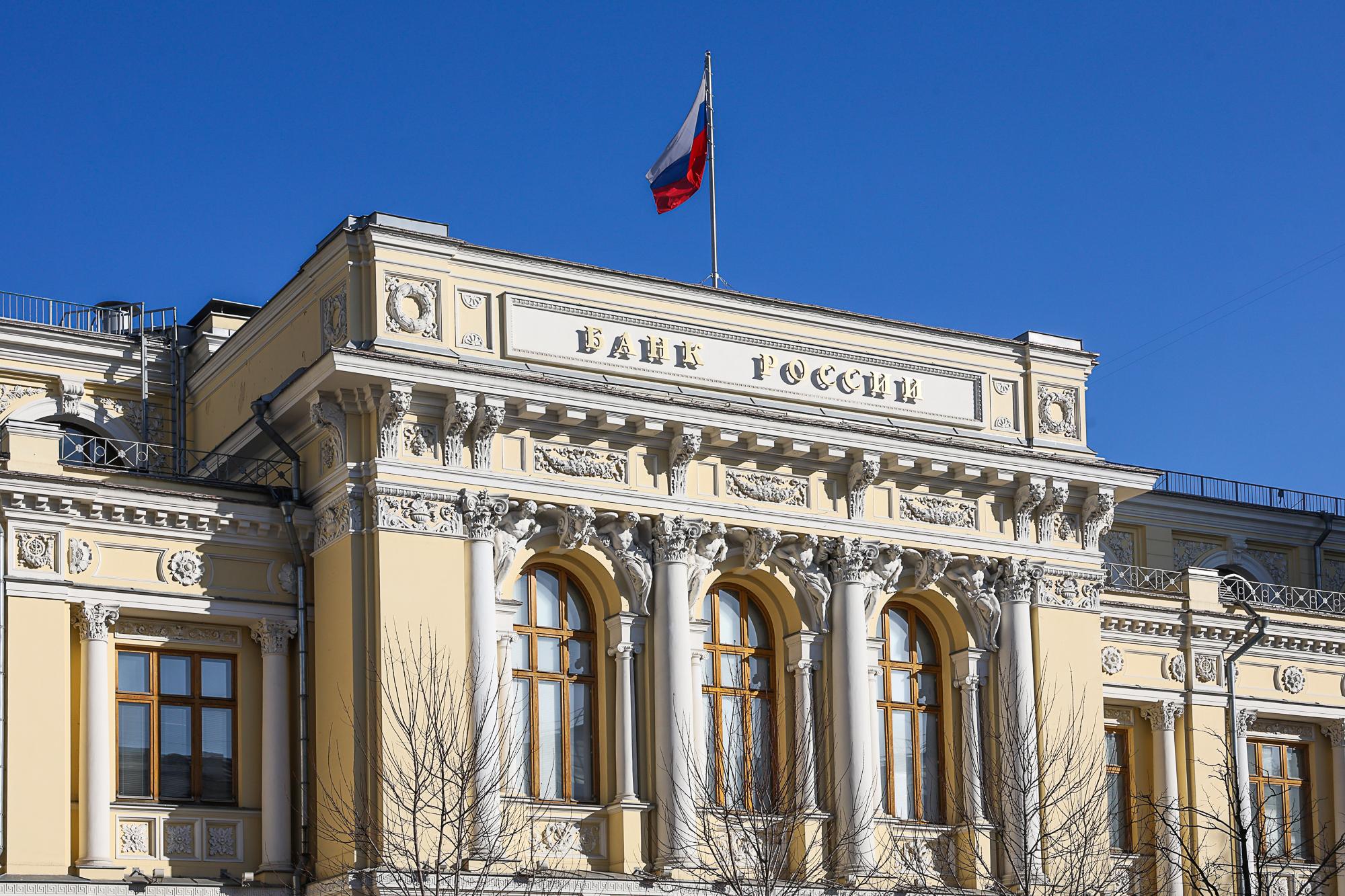 Курс доллара опустился до 72 рублей: что происходит с рублем?