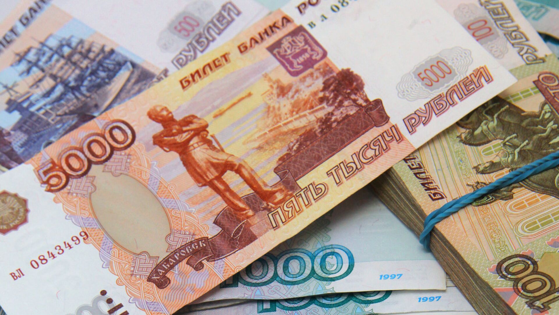 Российский рынок акций находится вблизи значений закрытия понедельника