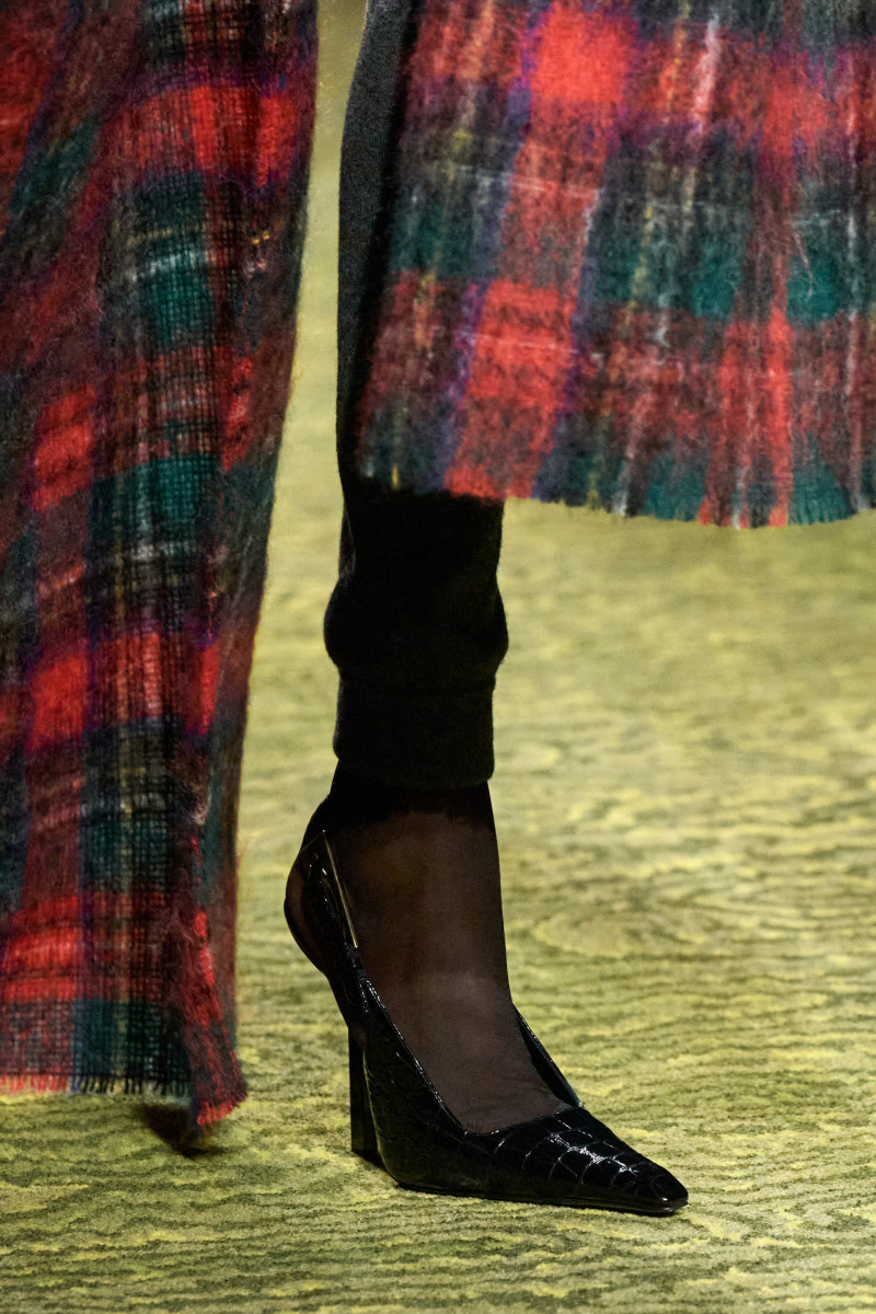 00042-saint-laurent-fall-2023-ready-to-wear-details-credit-gorunway.jpg