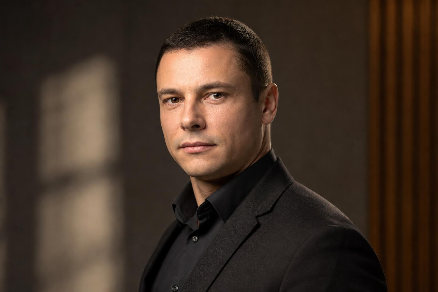 Алексей Новиков — портрет автора
