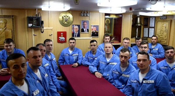 Экипаж подводной лодки «Пермь» поздравил горожан с праздником