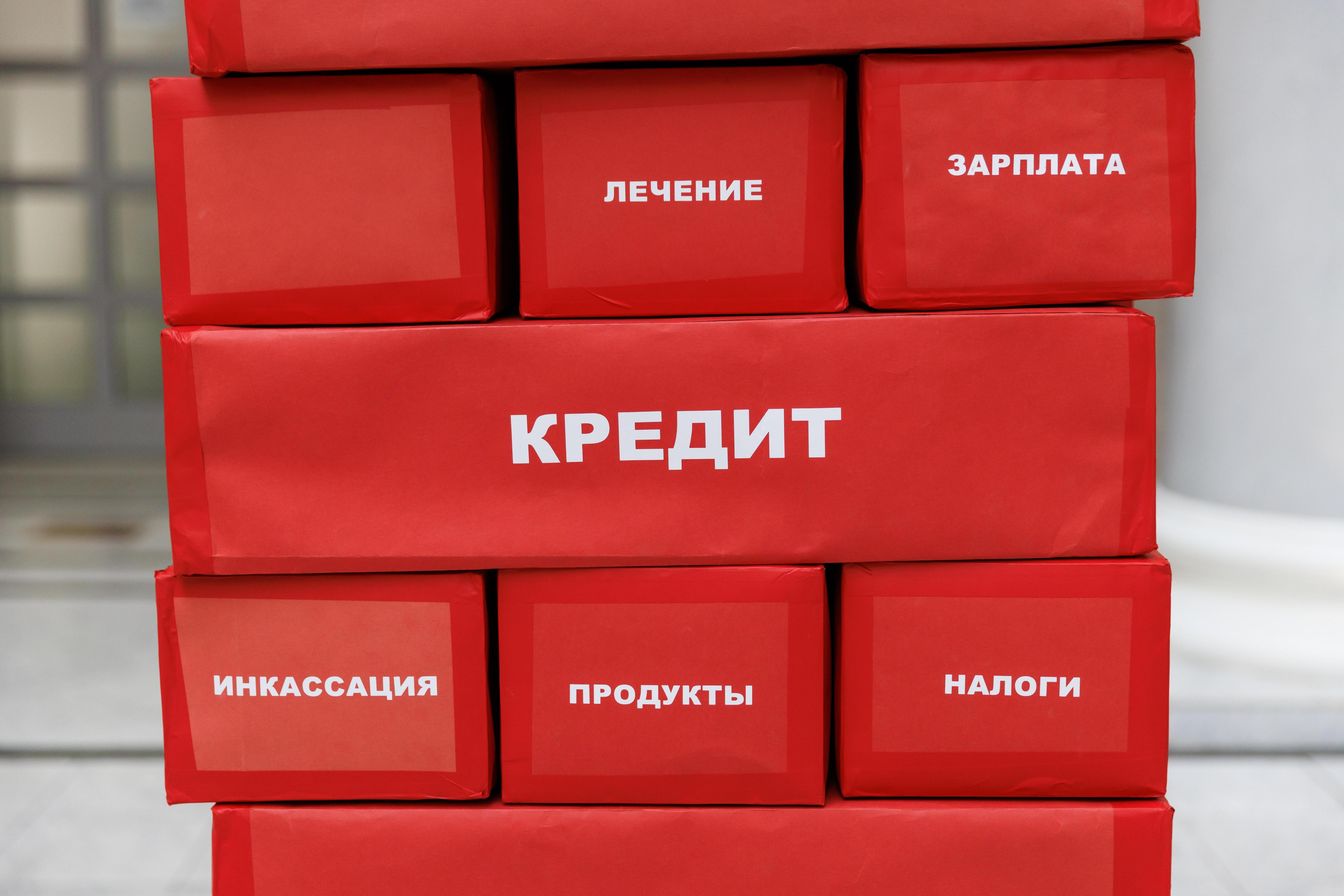 Почему снижается ключевая ставка, а кредитные проценты остаются высокими?