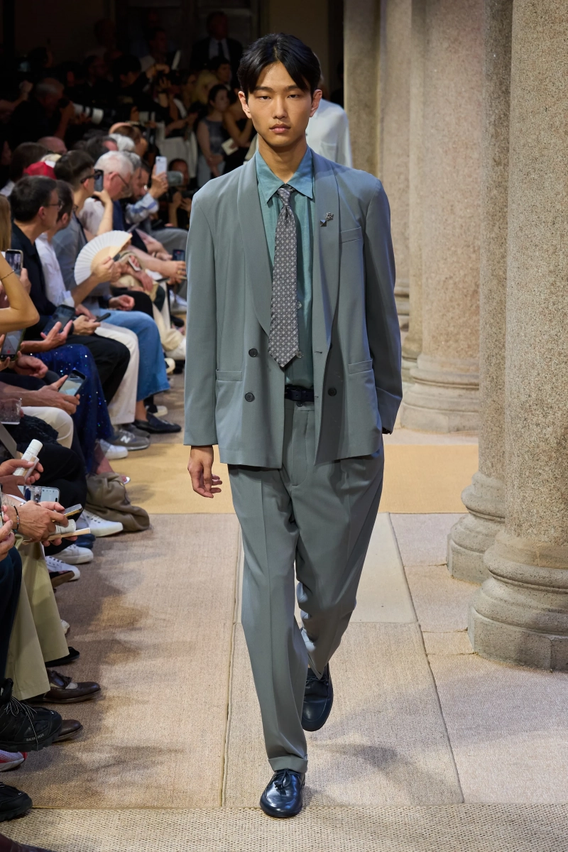 00090-giorgio-armani-spring-2027-menswear-credit-gorunway.webp