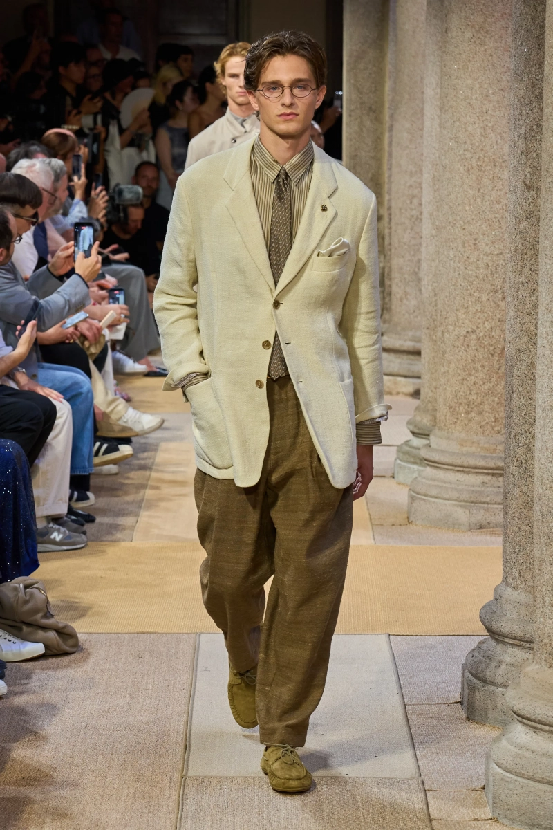 00035-giorgio-armani-spring-2027-menswear-credit-gorunway.webp