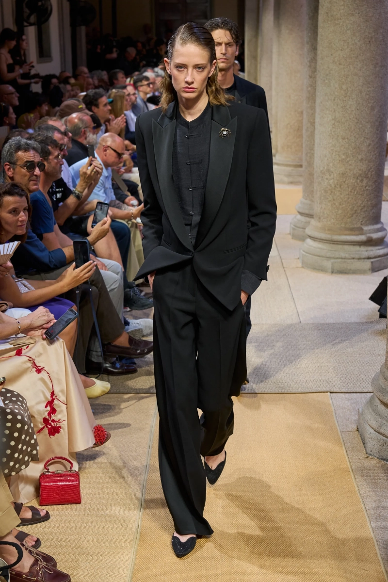 00159-giorgio-armani-spring-2027-menswear-credit-gorunway.webp