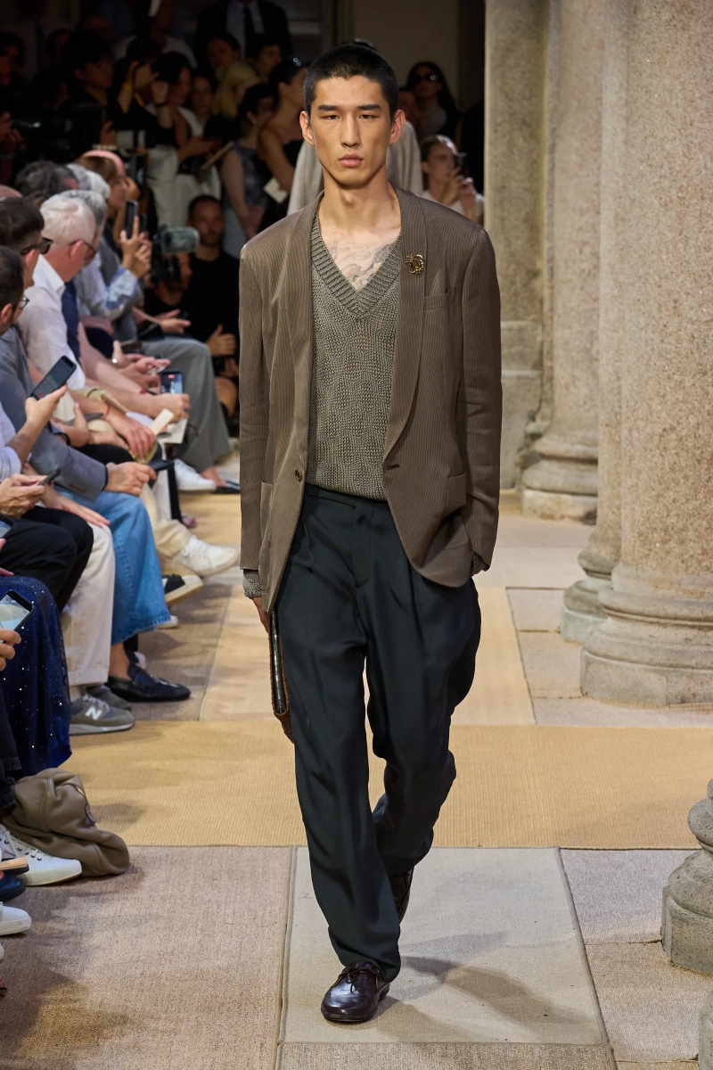 00047-giorgio-armani-spring-2027-menswear-credit-gorunway.webp