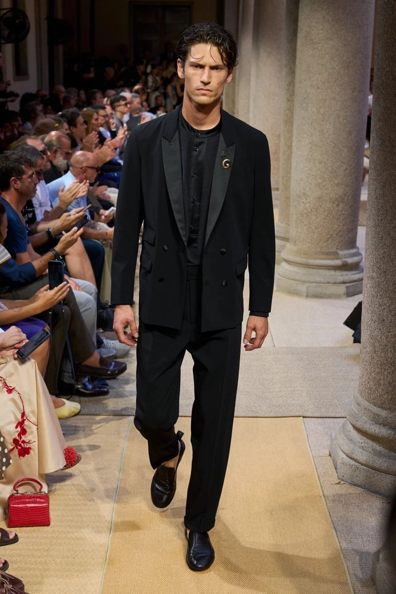 00160-giorgio-armani-spring-2027-menswear-credit-gorunway.webp